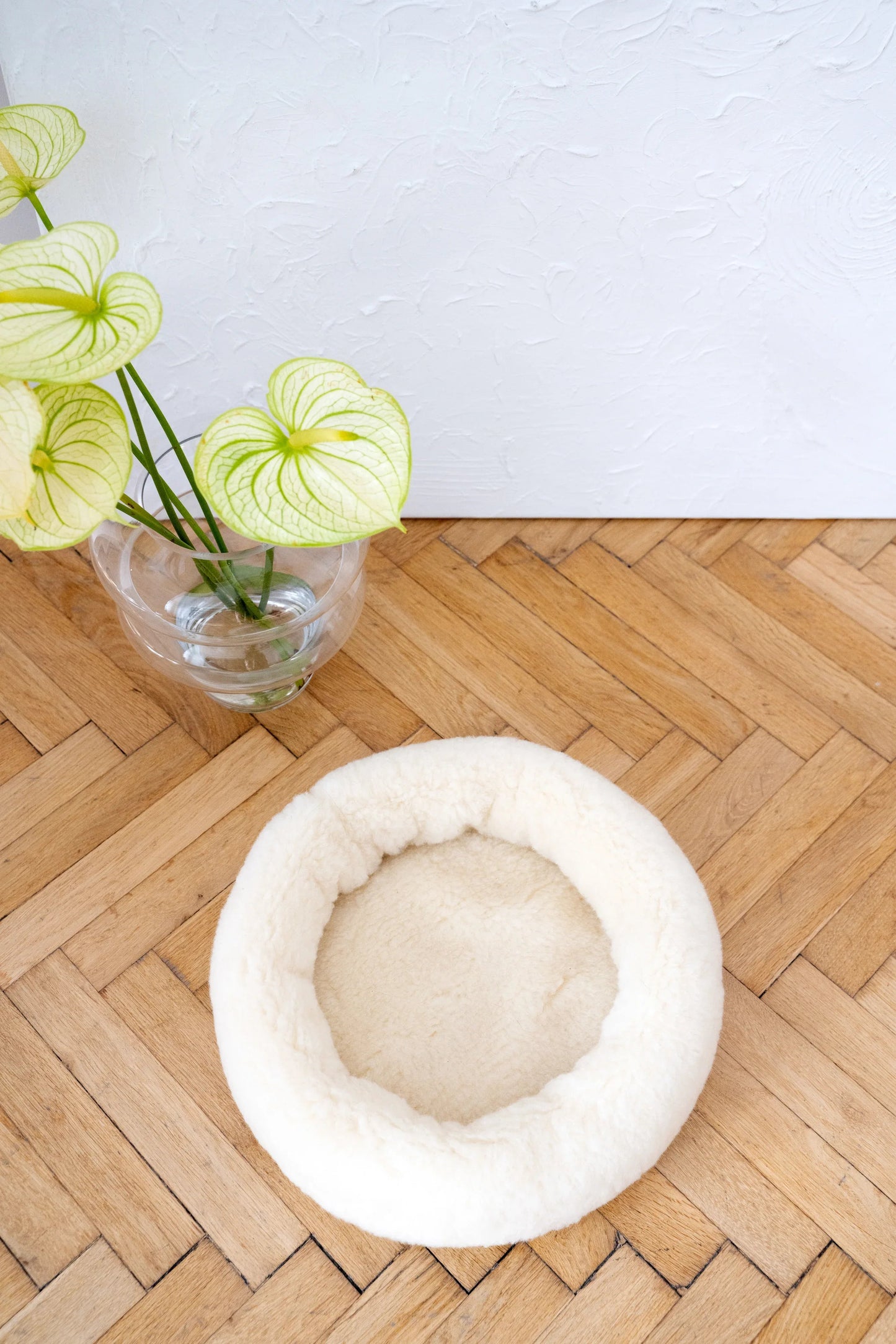 Nordvik Wool Pet Bed — Round, Natural White
